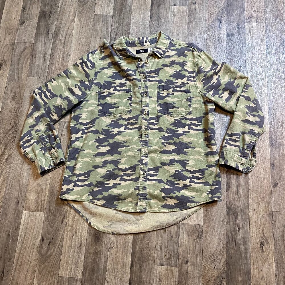 BDG Green Camouflage Long Sleeve Button Down Men's Size Medium